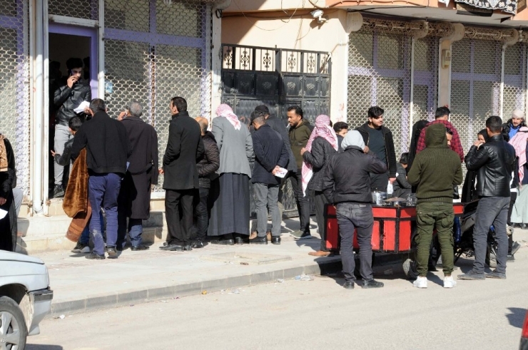 Haberi Duyan Suriyeliler Gümrük Kapısına Akın Etti