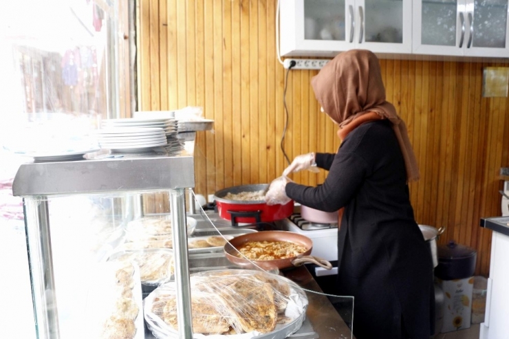 Eşi Terk Etti, Tek Başına Verdiği Hayat Mücadelesinde İş Yeri Sahibi Oldu