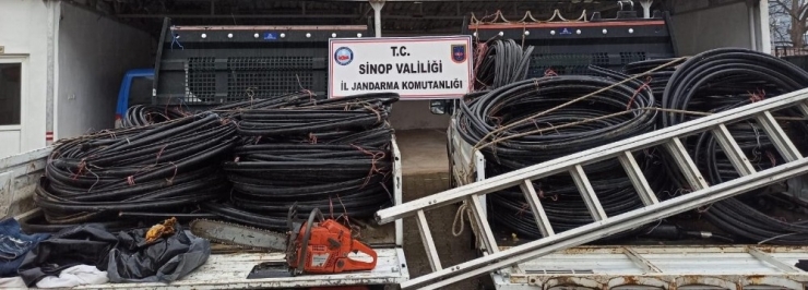 Sinop’ta 200 Bin Liralık Enerji Nakil Kablosu Çalan Zanlılara Suçüstü