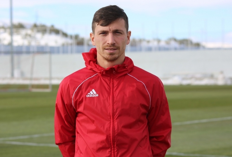 Mert Hakan: “Evden Çok Tesiste Zaman Geçiriyoruz”