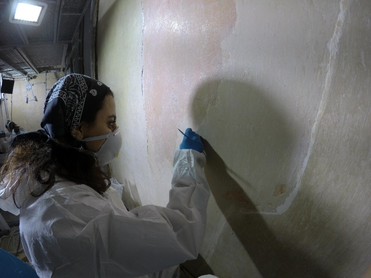 Dolmabahçe Sarayının Duvarları Resim Paleti Gibi Kullanılmış