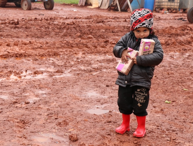 Suriyeli Çocuklara Çizme Yardımı