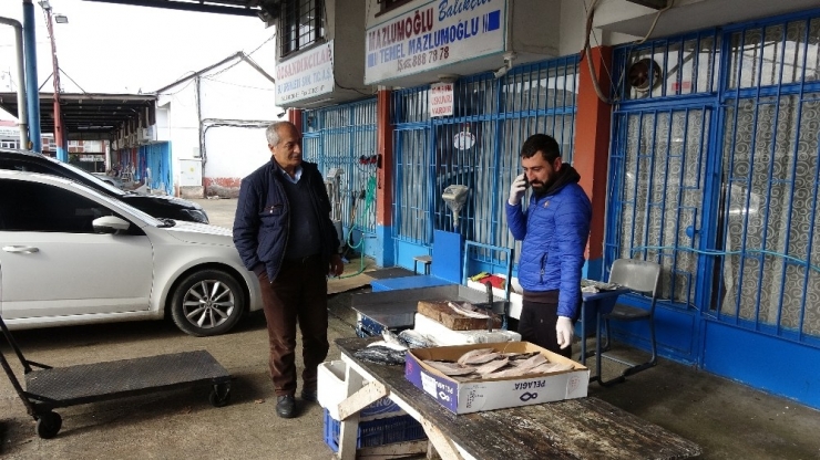 Balıkçı Tekneleri Hava Muhalefeti Nedeniyle Denize Açılamayınca Balık Haline De Balık Gelmedi