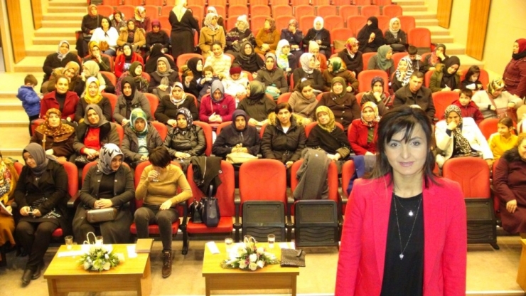 Ak Parti Kadın Kolları Başkanı Aynur Oğuzhan: