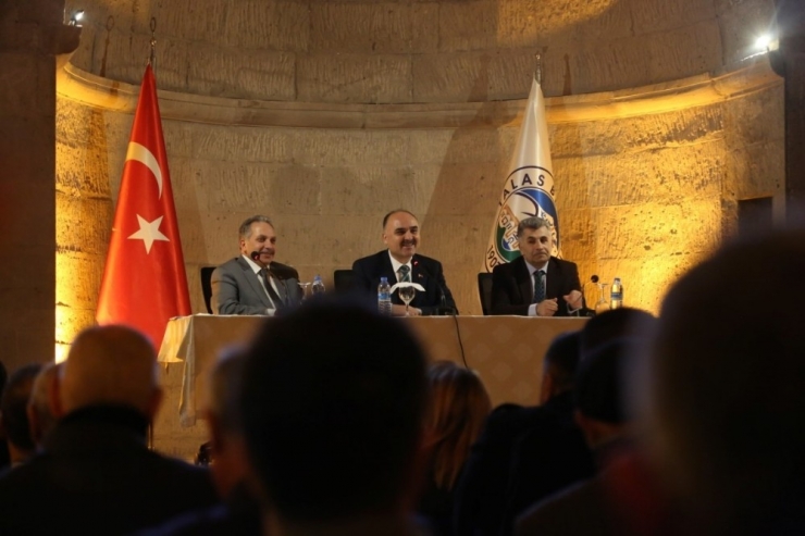 Vali Günaydın Talas’ta Muhtarlarla Bir Araya Geldi