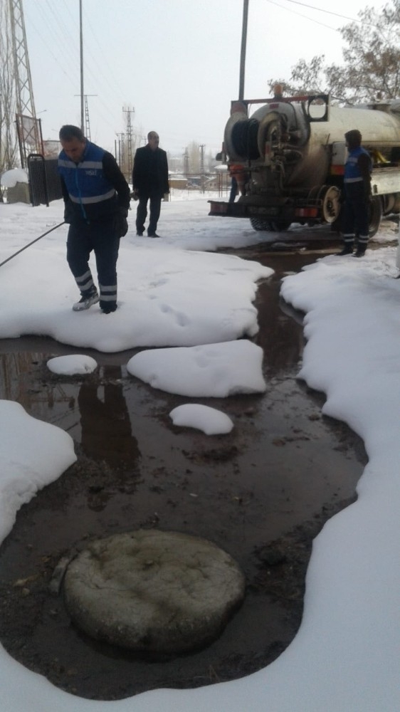 Vaski Ekipleri, Soğuk Ve Kara Rağmen Hizmeti Aksatmıyor