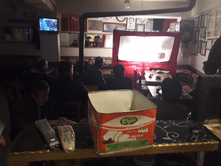 Kahvede Hacivat-karagöz Oyunu