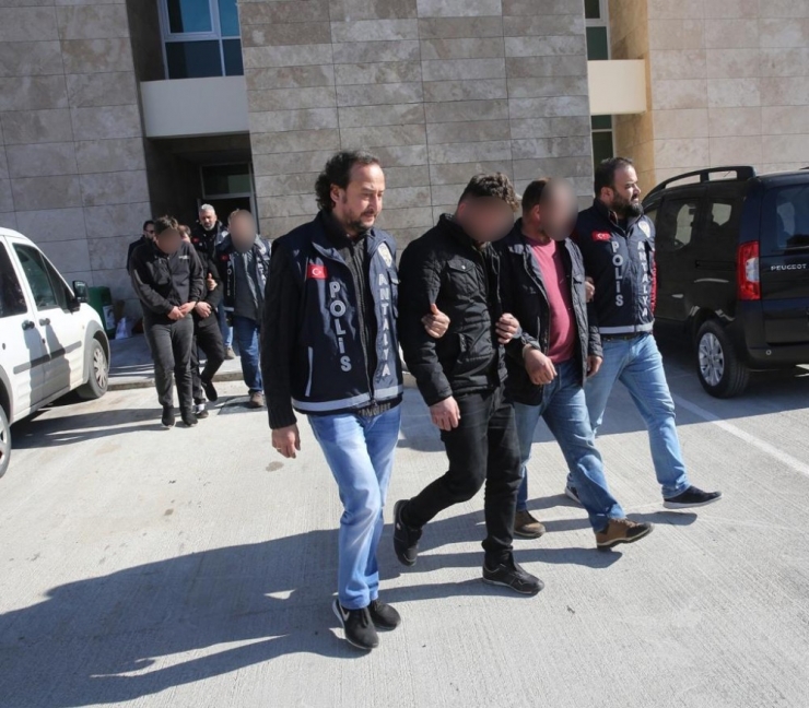 Emlakçıya Kahve Bahaneli Şantaj Ve Gaspa 6 Gözaltı