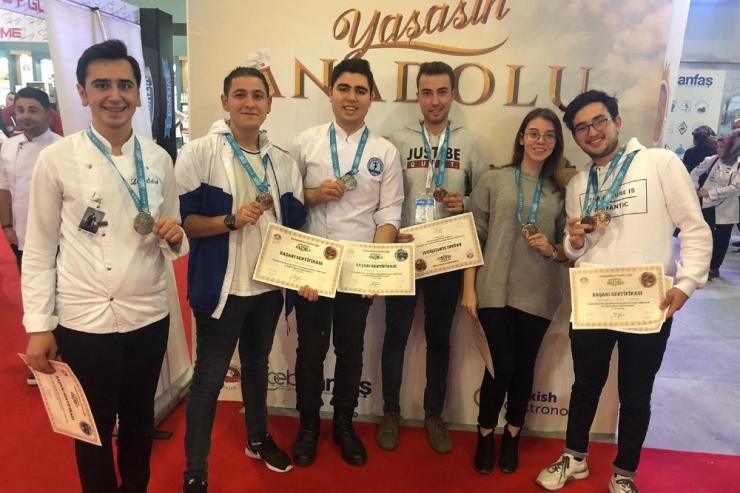 Paü’lü Aşçılar 7 Madalya İle Döndü