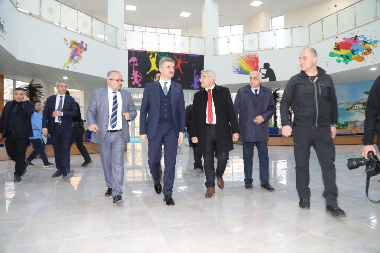 Battalgazi Belediyesi Sosyal Yaşam Merkezi’ne Övgü