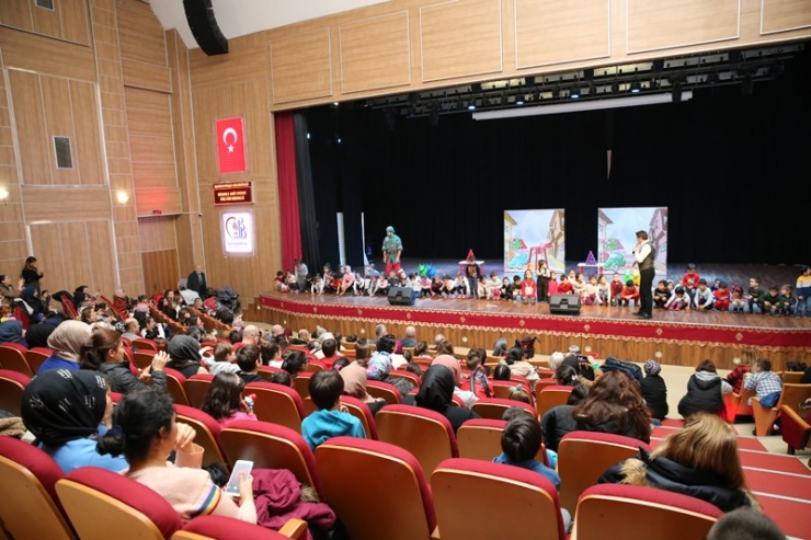 Bayrampaşalı Çocuklar Doyasıya Eğlendi