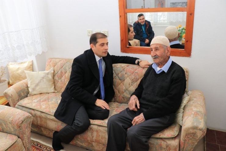 Kaymakam Erat’tan ‘Yaşayan İnsan Hazinesi’ Kalender’e Ziyaret