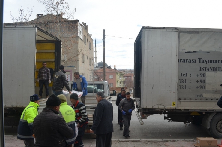 Develi’den İdbil’e 5 Tır Dolusu İnsani Yardım