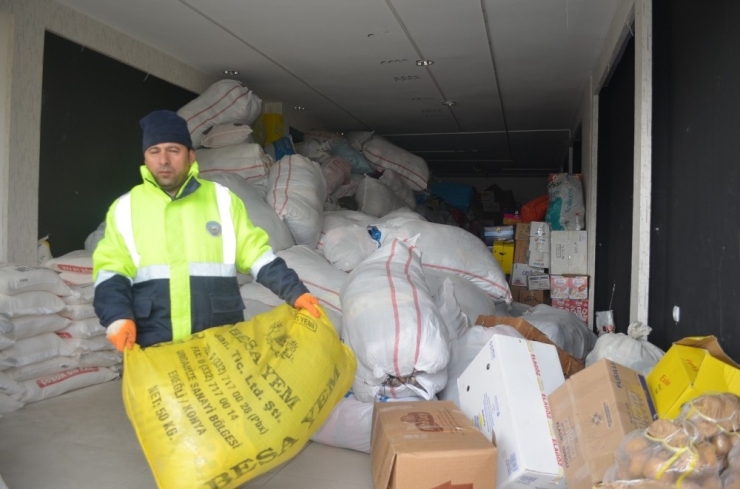 Develi’den İdbil’e 5 Tır Dolusu İnsani Yardım