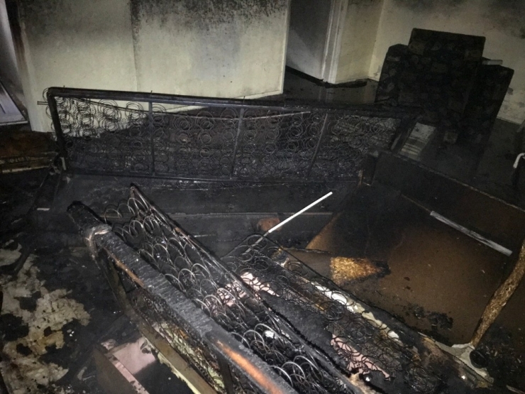 Metruk Binada Çıkan Yangın Korkuttu