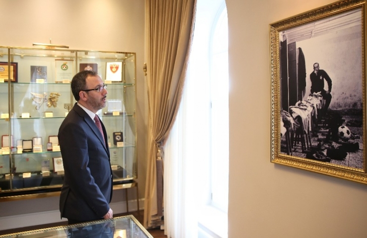 Bakan Kasapoğlu’ndan Şenol Güneş’e Ziyaret