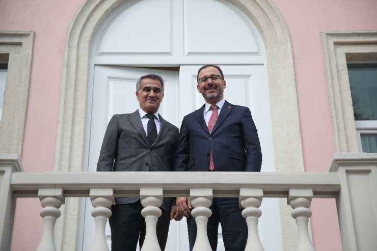 Bakan Kasapoğlu’ndan Şenol Güneş’e Ziyaret