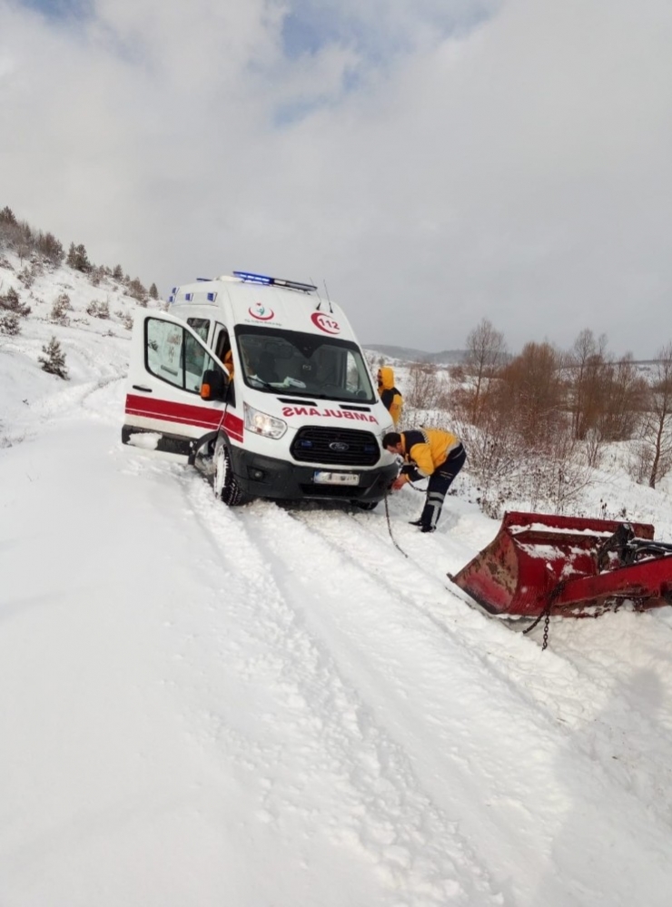 Hastaya Müdahaleye Giden 112 Ekibi Karda Mahsur Kaldı