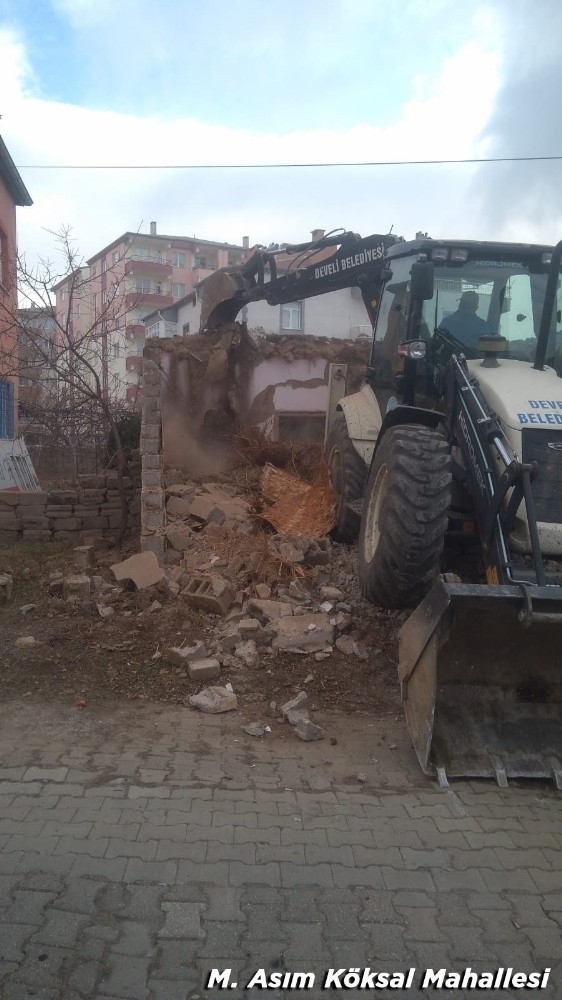 Metruk Ev Temizlikleri Devam Ediyor