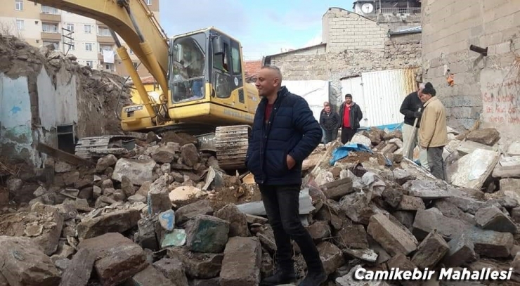 Metruk Ev Temizlikleri Devam Ediyor