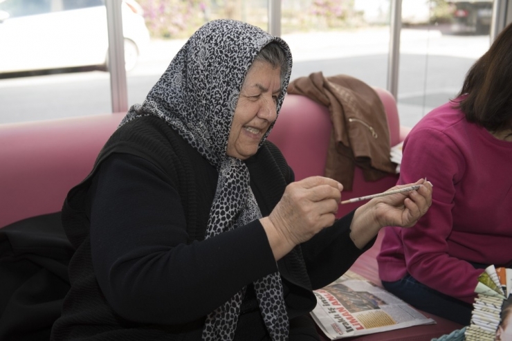 Atık Malzemeler Emeklilerin Ellerinde Şekilleniyor
