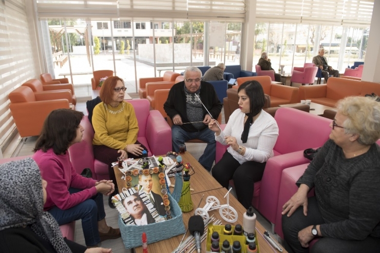 Atık Malzemeler Emeklilerin Ellerinde Şekilleniyor