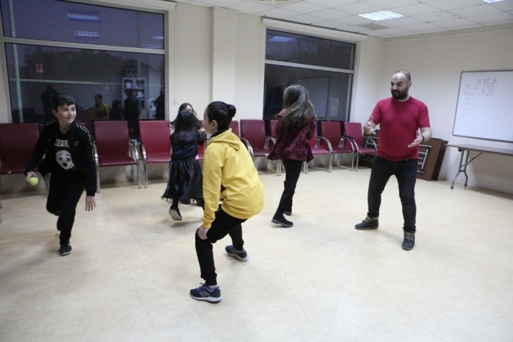 Geleceğin Tiyatrocuları Yetişiyor