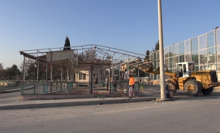 Tarsus’ta Mevzuata Aykırı Yapı Yıkıldı