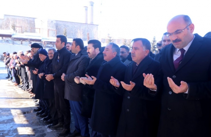 Aiçü Rektörü Prof. Dr. Karabulut’un Kayınvalidesi Toprağa Verildi