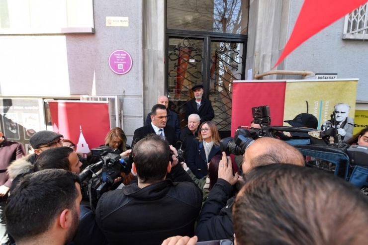 Ahmet Hamdi Tanpınar’ın Evine Tabela Asıldı