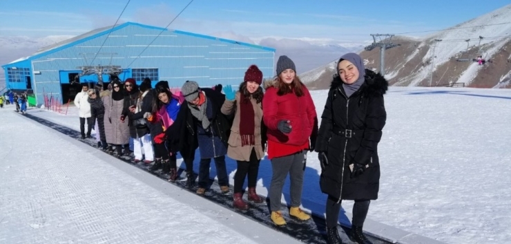 Devlet Korumasındaki Çocuklara Tatil Sürprizi