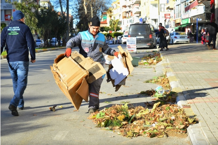 Alanya’da Fırtına Sonrası Temizlik