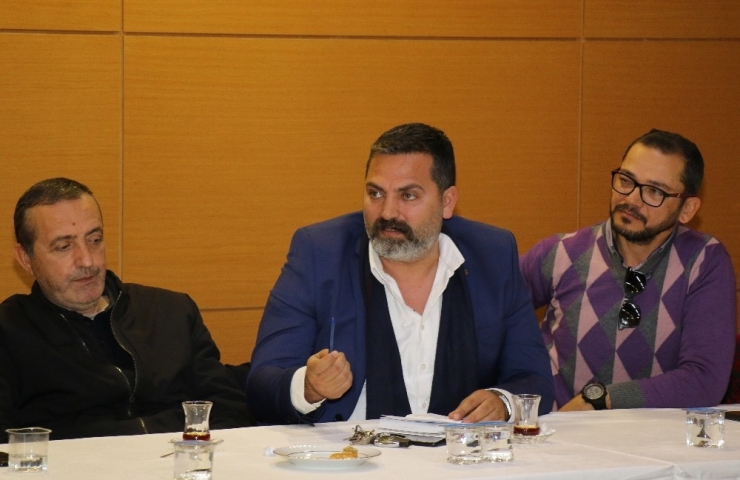 Genel Sekreteri Cansel Tuncer, İşletme İhalesi İptal Edilen Konyaaltı Sahili’ndeki Alt Kiracılarla Biraya Geldi