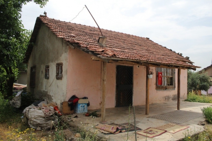 Öldürdüğü Arkadaşını Su Kanalına Atmak İsterken Yakalandı