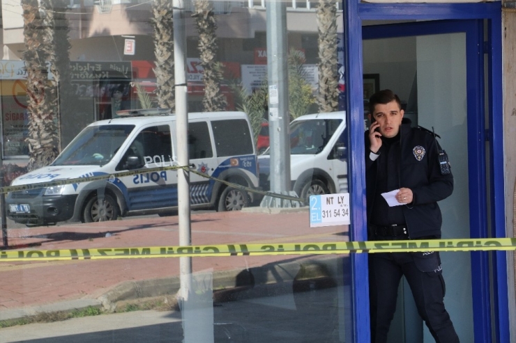 Emlakçı Adam, Çalıştığı İşyerinde Ölü Bulundu