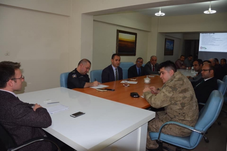 Güroymak’ta ‘Bağımlılıkla Mücadele Değerlendirme Toplantısı’ Yapıldı