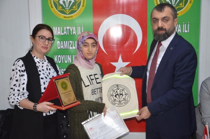 Malatya’da Kursu Başarıyla Tamamlayan 20 Çoban Sertifika Aldı