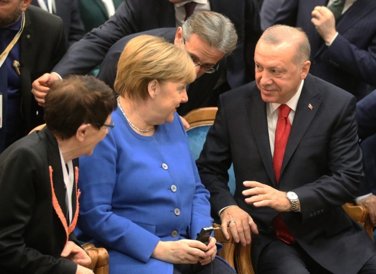 Almanya Başbakanı Angela Merkel: "Türkiye Milyonlarca Suriyeli Mülteciye Sığınma İmkanı Sağlıyor. Teşekkür Ve Takdir Ediyoruz"