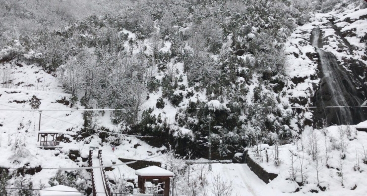 Ağaran Şelalesi’nde Kartpostallık Görüntüler Oluştu