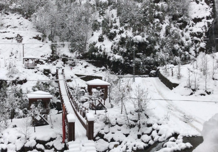 Ağaran Şelalesi’nde Kartpostallık Görüntüler Oluştu