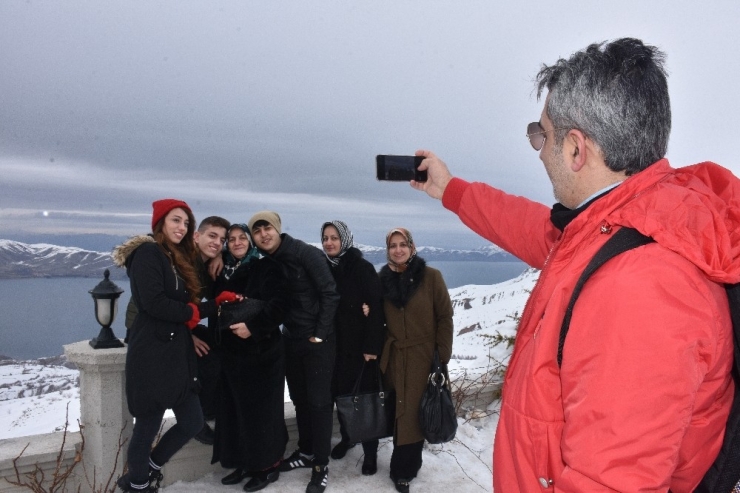 Yarı Yıl Tatili, Kayak Merkezini Hafta İçi De Doldurdu