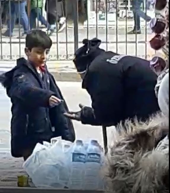 Sahtekar Dilenci Cep Telefonu İle Görüntülendi