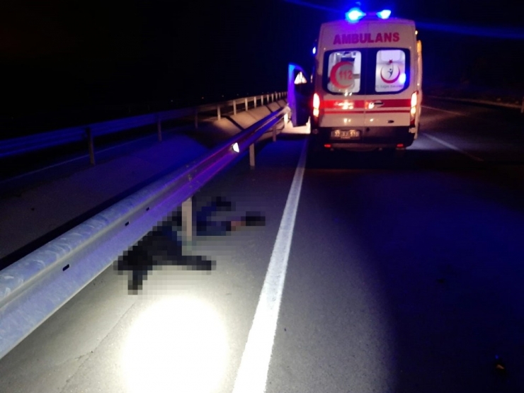 Motosiklet Park Halindeki Aracın Kapısına Çarptı: 1 Ölü