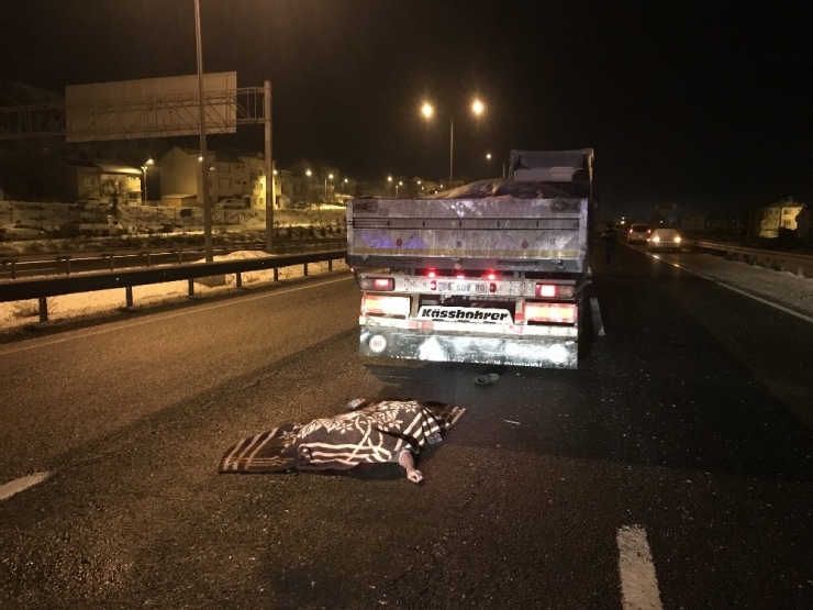 Bilecik’te Tırın Çarptığı Genç Kadın Hayatını Kaybetti