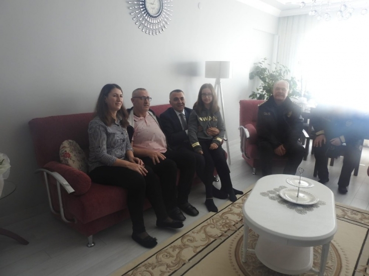 Vali Yaralanan Polisi Ziyaret Etti