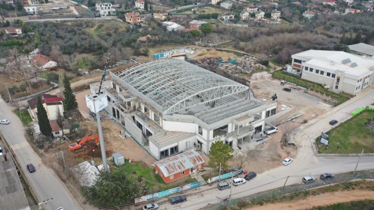 Darıca’nın Dev Spor Salonunda Çelik Çatı Tamamlanıyor