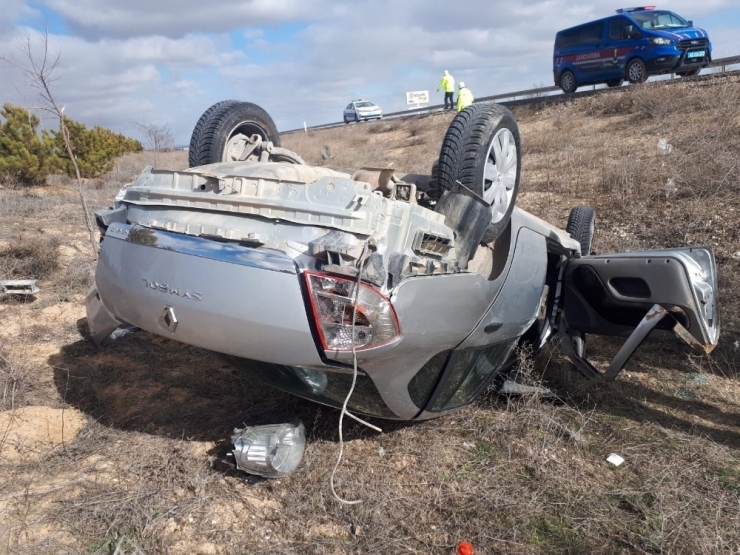 Otomobil Şarampole Devrildi: 1 Ölü, 1 Yaralı