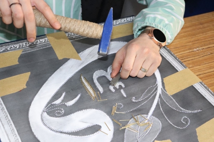 Naht Sanatı Ve Filografi İle Stres Atıyorlar