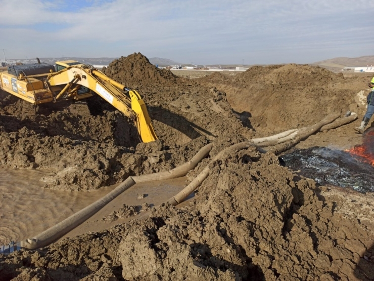 Yüzükbaşı Mevkii’nden Polatlı’ya Su Taşıyan Ana İsale Hattında 4 Farklı Noktada Meydana Gelen Arıza Onarıldı