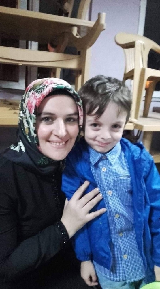 Kartopu Oynarken Kafasına Düşen Taşla Ölen Metehan Son Yolculuğuna Uğurlandı